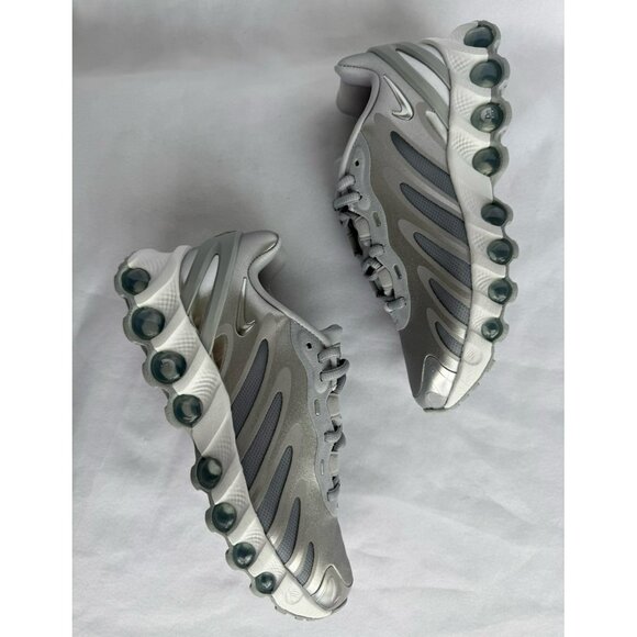 6 WOMEN'S NIKE AIR MAX DN8 SILVER WHITE RUNNING SNEAKERS SPORTSWEAR HF5509-001 - Picture 1 of 6